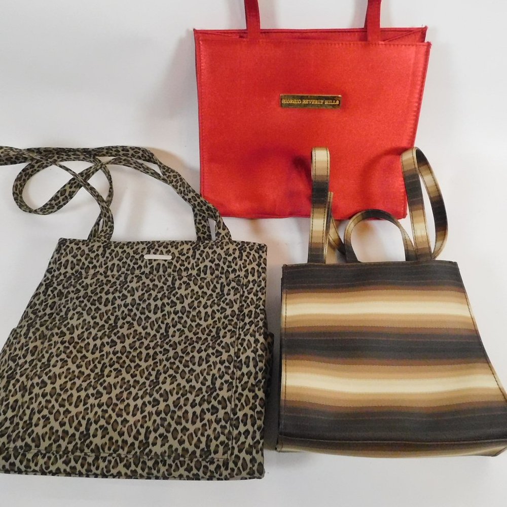 Three Tote-Style Purses	CL3555	0820